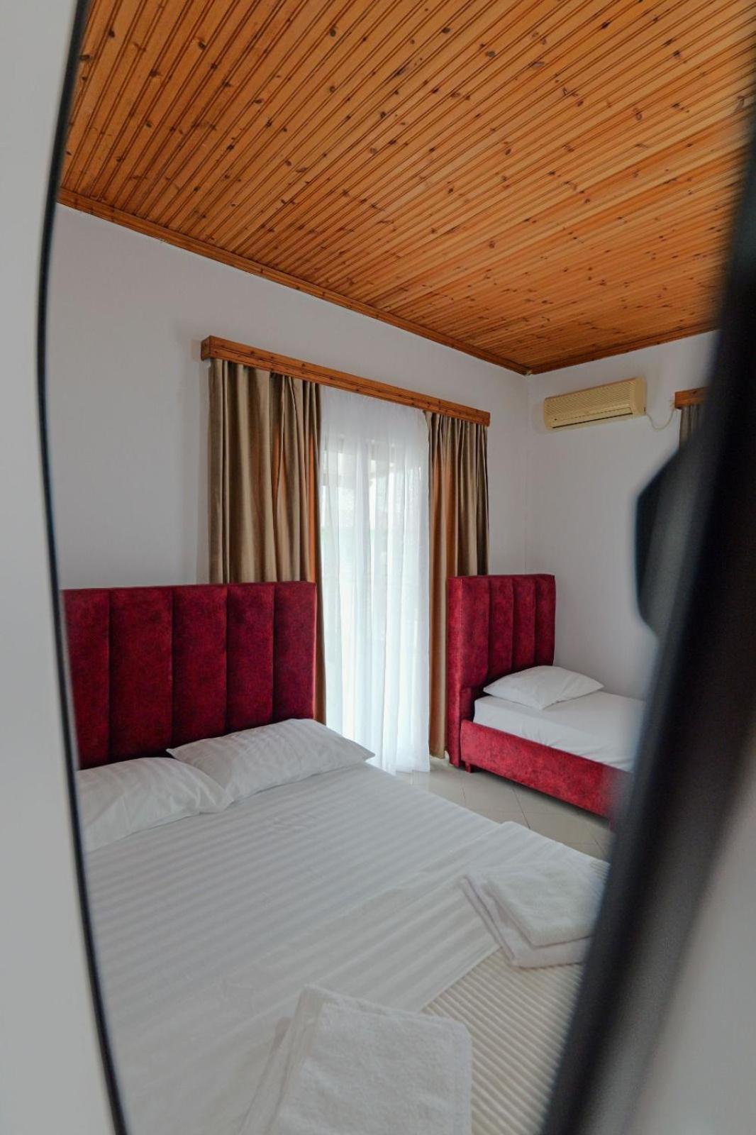 Hotel Eden Sarande Bagian luar foto