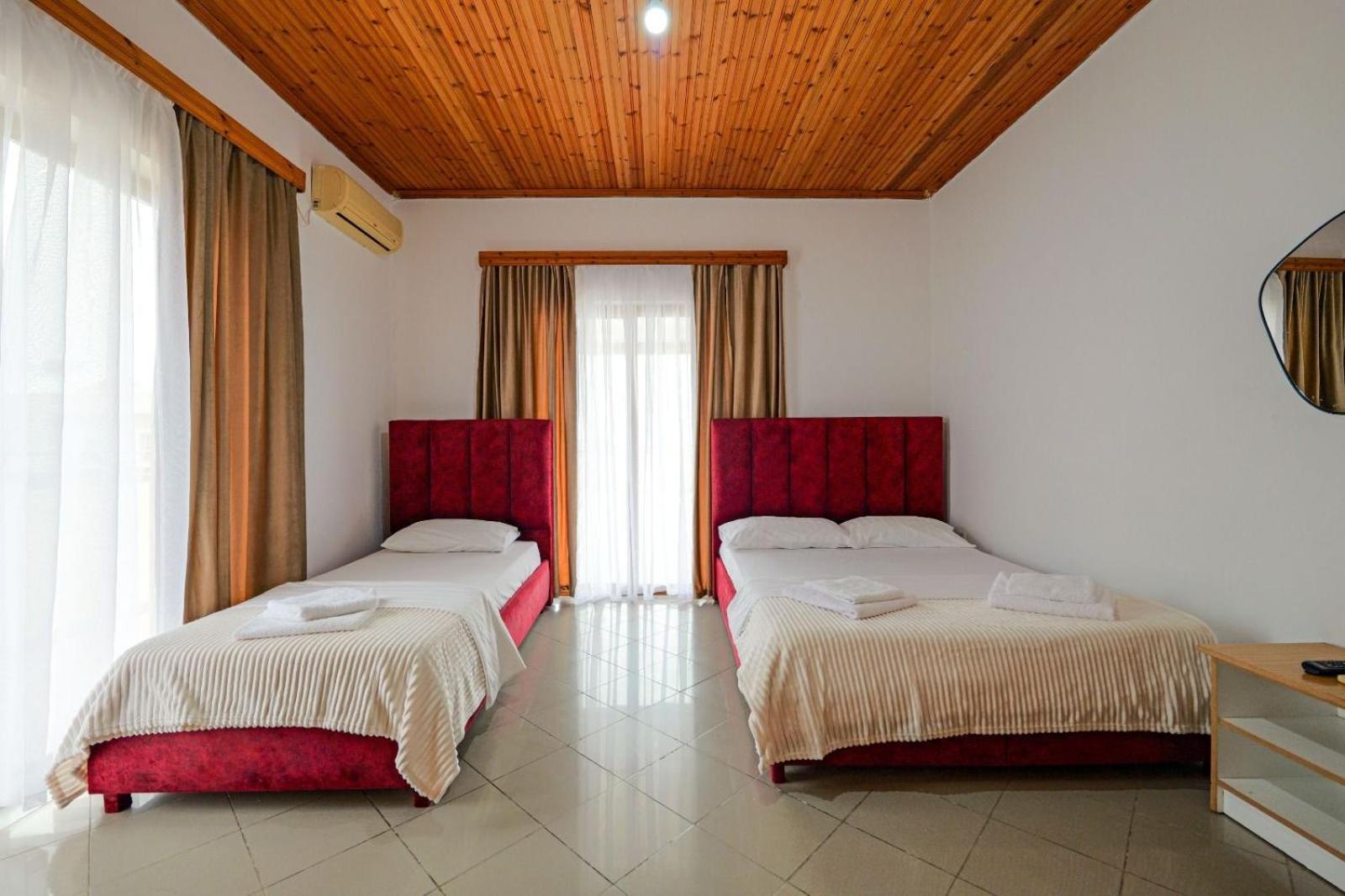 Hotel Eden Sarande Bagian luar foto