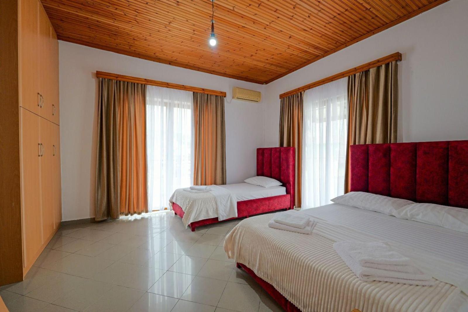 Hotel Eden Sarande Bagian luar foto