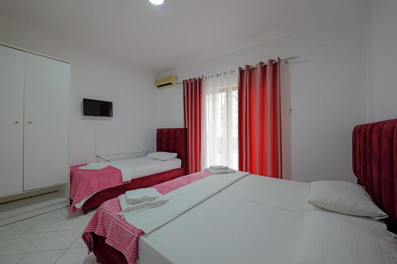 Hotel Eden Sarande Bagian luar foto