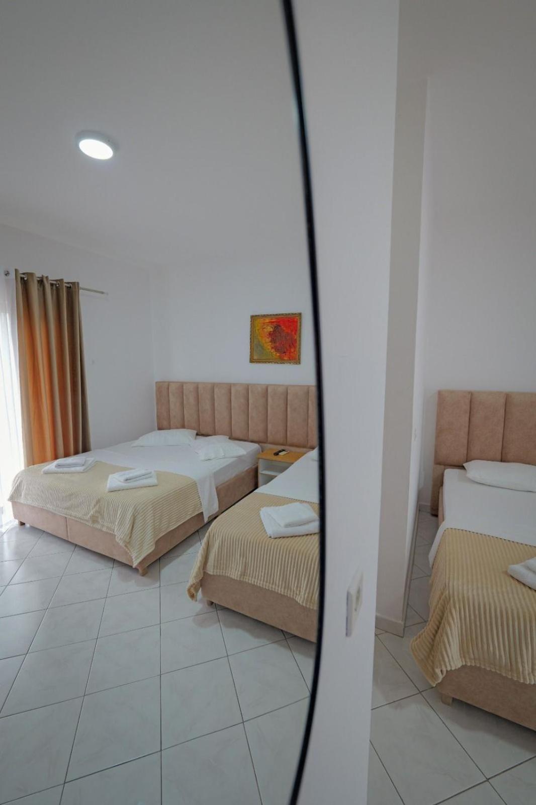 Hotel Eden Sarande Bagian luar foto