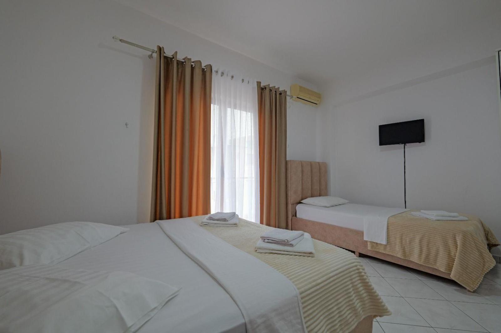 Hotel Eden Sarande Bagian luar foto