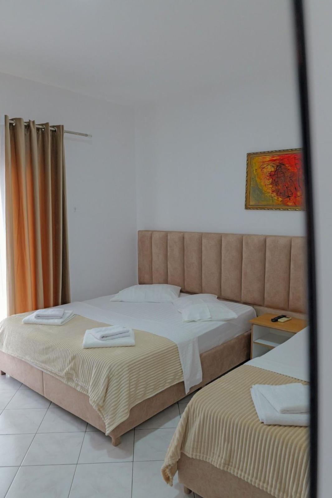 Hotel Eden Sarande Bagian luar foto